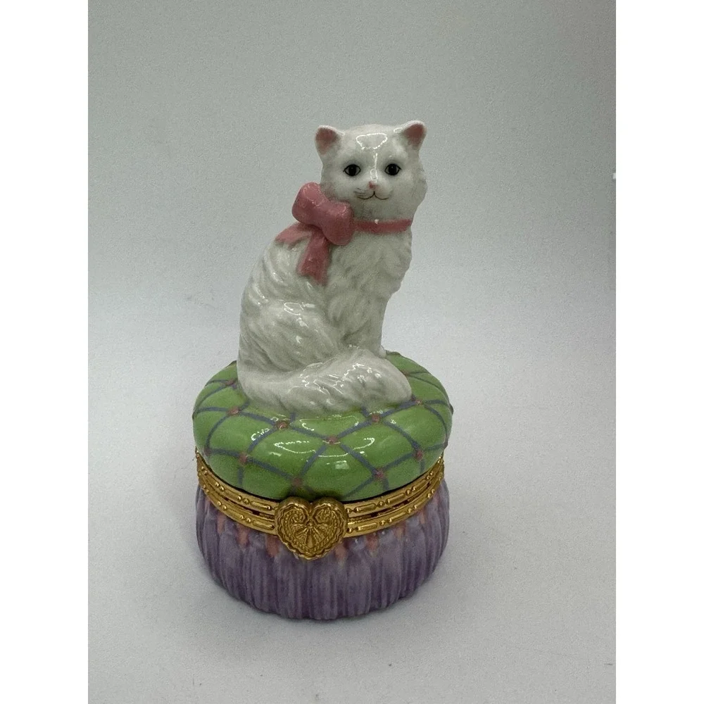 San Francisco Music Box Co White Persian Cat On Green And Purple Pillow Works!
